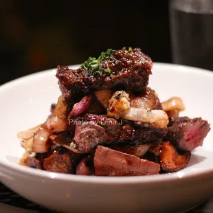 12 oz Black Angus Tenderloin Chain ($38) - charred red onion, may tag blue cheese, bordelaise