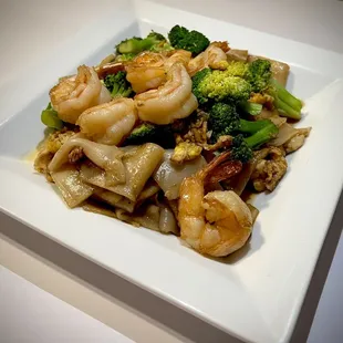 Pad See Eiw Shrimp