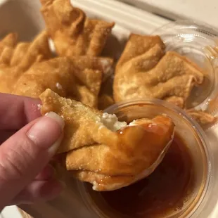Cream cheese wontons with a lot of filling and slightly spicy sauce
