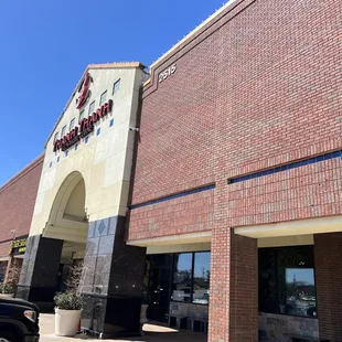 the outside of a restaurant
