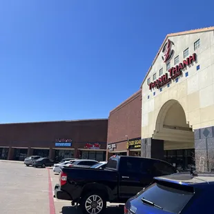 the outside of a restaurant