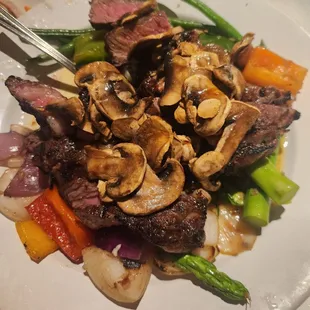 Steak with assorted fresh veggies