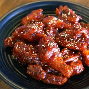 food, chicken wings and fried chicken