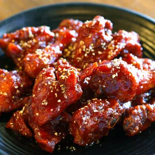 food, chicken wings and fried chicken