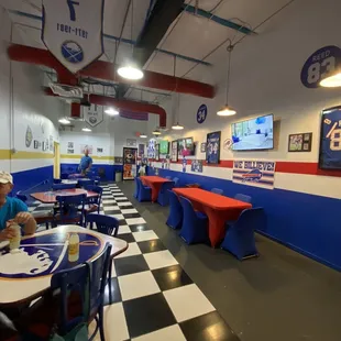 Entertaining &amp; clean dining area