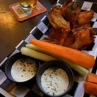 Bbq 8 pieces wings w/ blue cheese