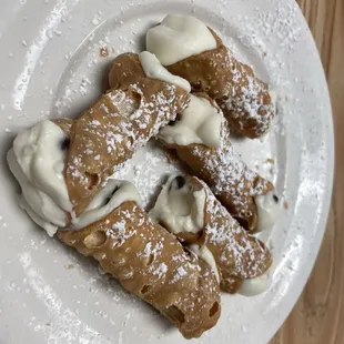 Cannoli dessert
