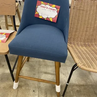 Love this counter height bar stool!
