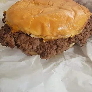 A delicious cheeseburger