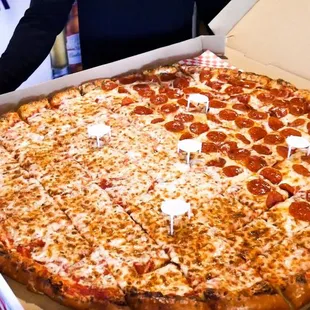 Best pizza in town! We ordered their giant pizza weighing 20 pounds 30 inches in diameter! Customer service is always great!