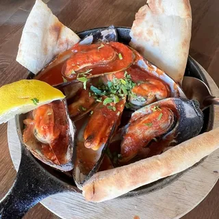 Cast Iron mussels With House Sauce