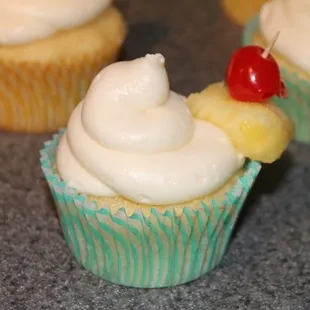 "Pina Colada" (Pineapple/Rum/Coconut)