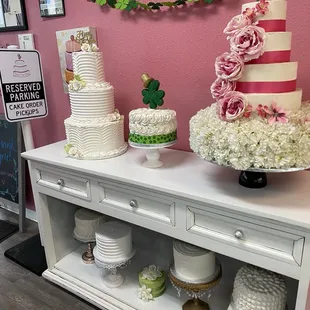 Cake displays