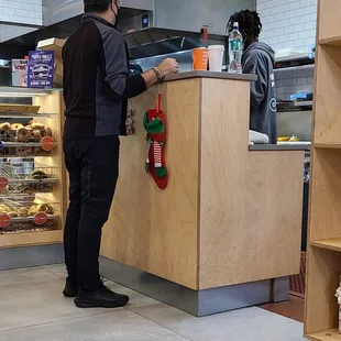 This nice guy (I think management) handing everyone their orders. I love it !! An additional personal touch.