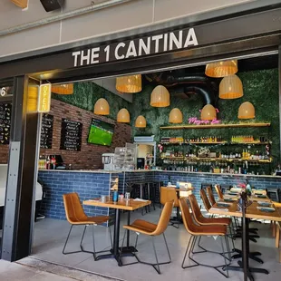 Looking in from the courtyard (more tables outside)