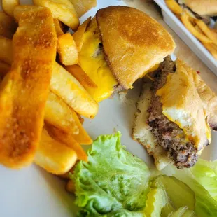 Cheeseburger with steak fries