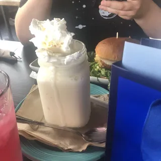 VANILLA MILKSHAKE