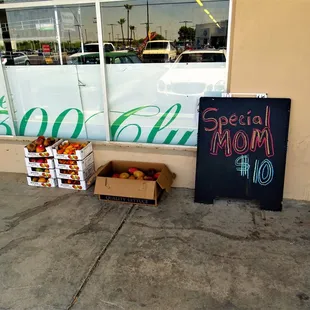 Store front of MOM.
