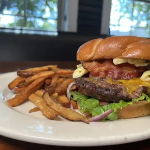 Our Delicious Bacon Mac &amp; Cheeseburger