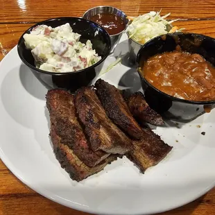 Briskett with potatoes and BBQ beans. Very good.