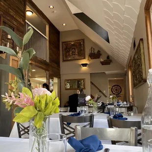 The décor is beautiful!