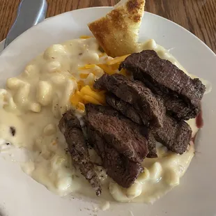 Mac and Cheese with steak
