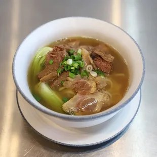 Beef Noodle Soup 牛腩牛筋粉面