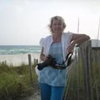 Sandy F.