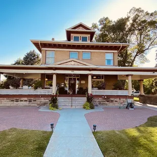 Exterior of the Abriendo Inn