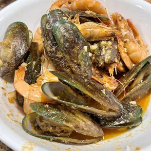 Shrimps and mussels with the ACE SAUCE