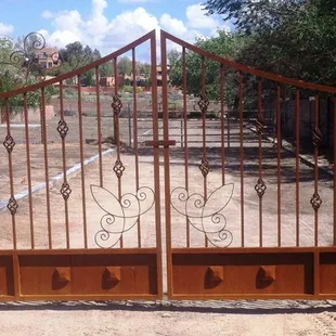 Automatic double swing gates