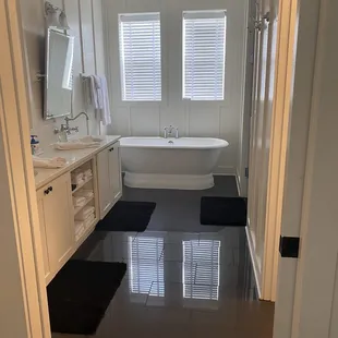Main bath, toilet, walk-in shower
