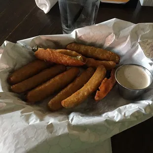 Deep fried dill pickle spears: &quot;frickles&quot;... Delicious!