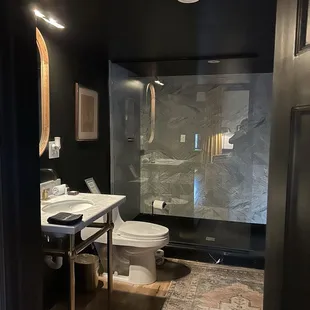Bathroom to 1B