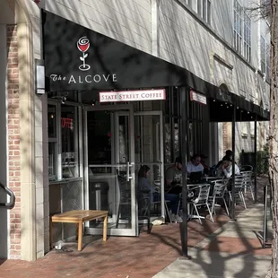 the outside of a restaurant