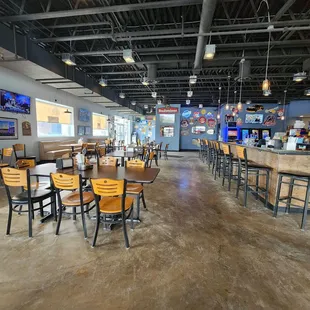Bar / seating area