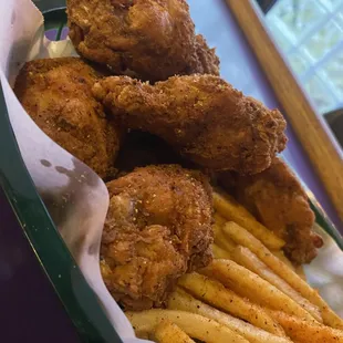 bbq chicken, bbq wings, chicken wings and fried chicken, chicken wings, fried chicken, poultry, food, chicken, fried chicken wings