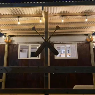 the outside of a restaurant