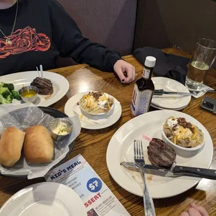 6 oz filet loaded mash potatoes and one has broccoli