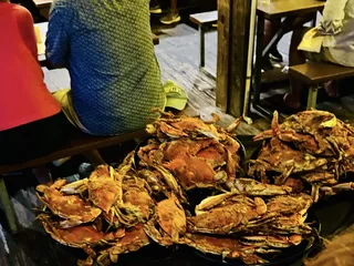 Mike's Bar & Crab House