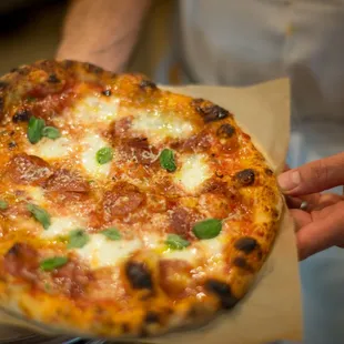 PEPPERONI Pizza tomato, mozzarella, Sicilian oregano