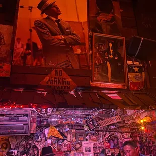 Inspiring poster of Frank Sanatra over the piano.