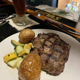 Ribeye with potatoes and veg