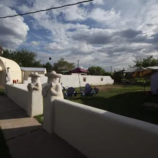 The backyard has 6 lavender deck chairs and is a great spot for star gazing!