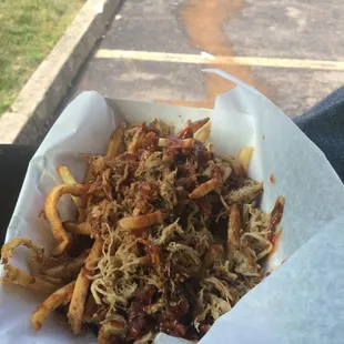 SOUTHERN FRIES
PULLED PORK ON TOP OF FRESH CUT FRIES,BBQ SAUCE AND SHREDDED CHEESE
