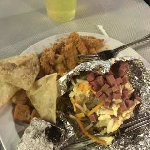 Horrible food.  Cold. No flavor. Does t matter what you get. Just don&apos;t.