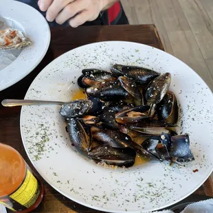 a plate of mussels on a table