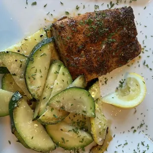 Blackened mahi with veggies