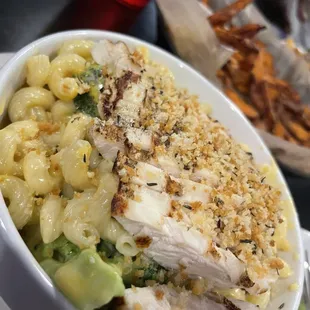 Mac and cheese hold the onions