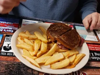 Fat Ernie's Family Dining